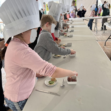 Les Enfants de l'école au Festival truffe en folie à Sorges
