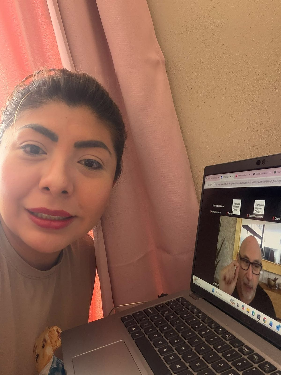 TourTravelynByFraveo en capacitación con Fraveo
