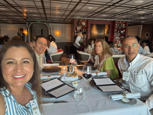 ViveMásViajandobyFraveo presente el en la visita de inspección del crucero Seven Seas Grandeur.