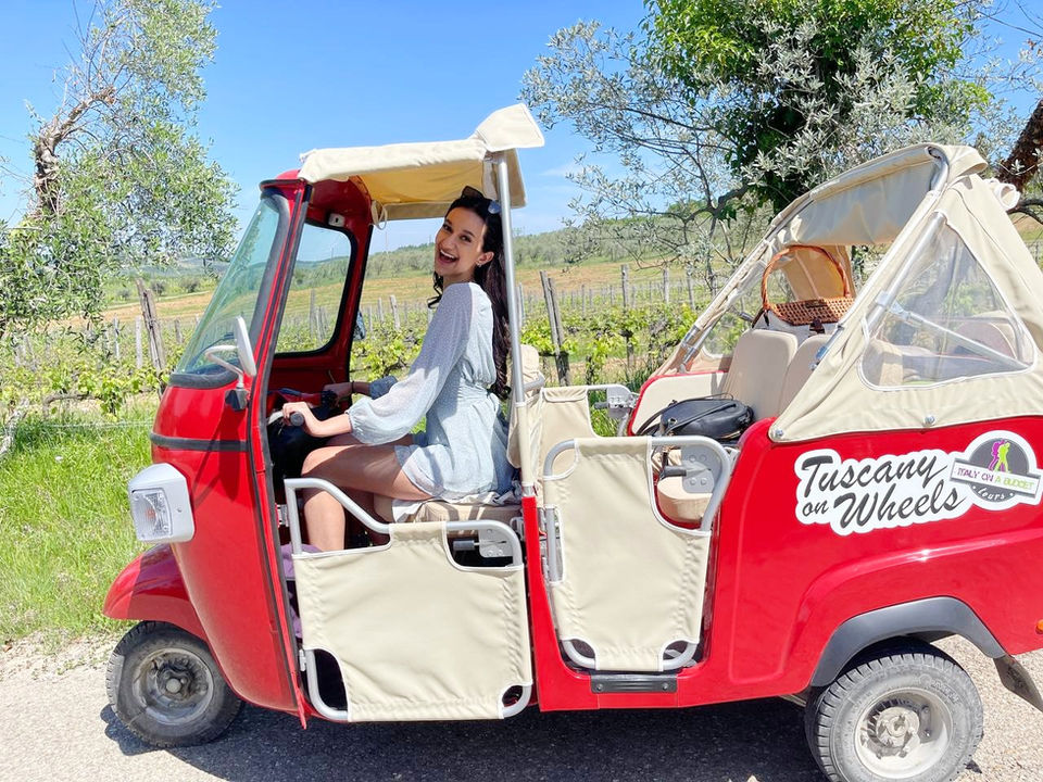 Tuscany Tuk Tuk Tour from San Gimignano through the Chianti countryside with wine tasting and lunch