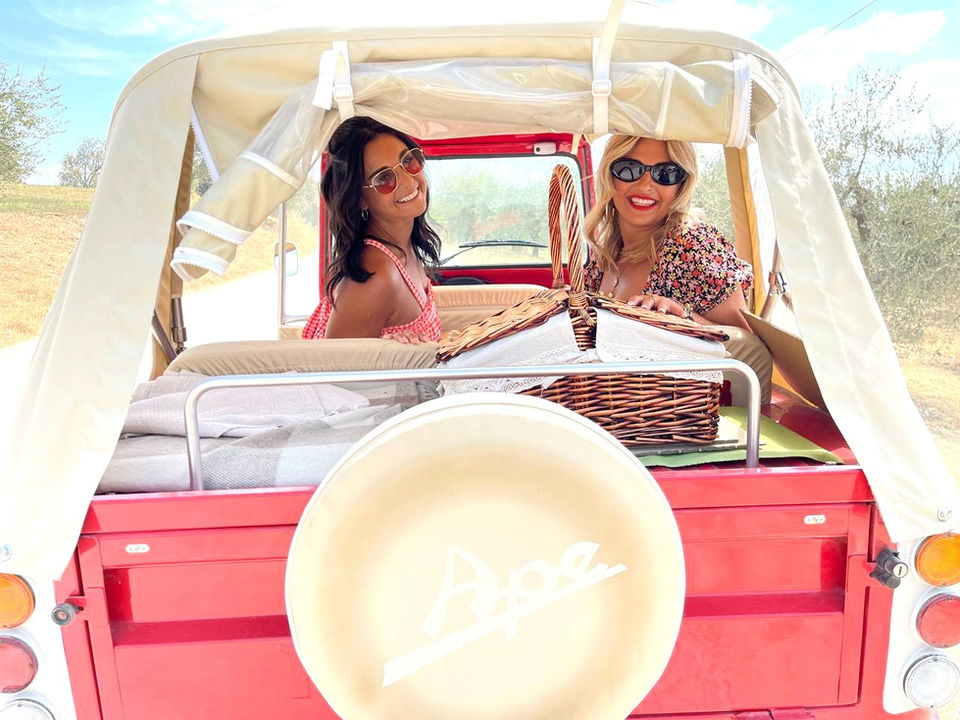 Tuscany Tuk Tuk Tour from San Gimignano through the Chianti countryside with wine tasting and lunch