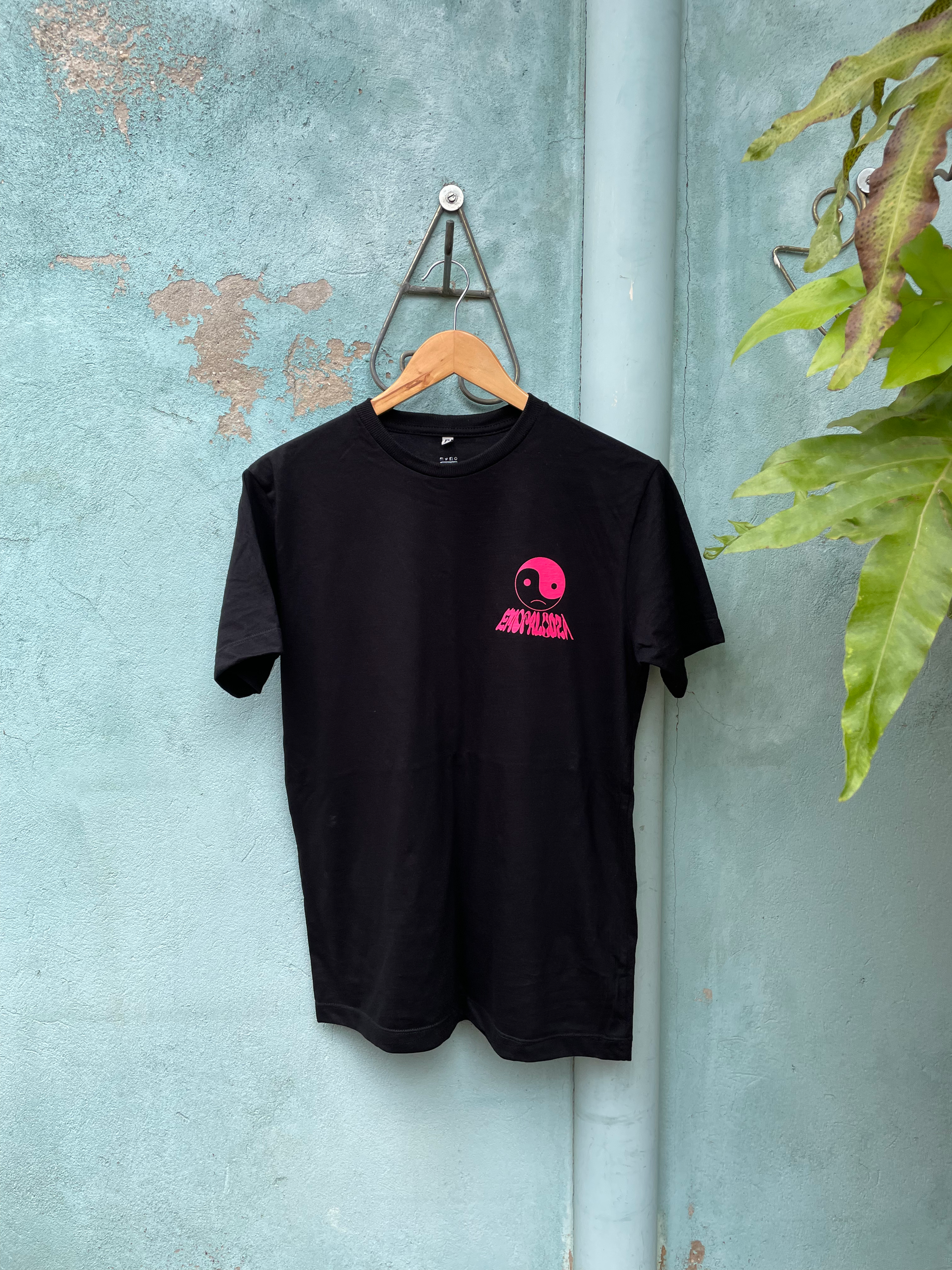 camiseta "still emo" - rosa