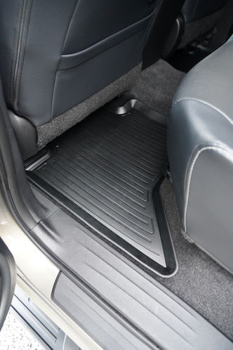 Toyota Hilux waspakket car cleaning detailing autoreiniging zetelreiniging wax coating coaten auto wassen interieurreiniging leer leder lederen zetels reinigen voeden polieren polijsten