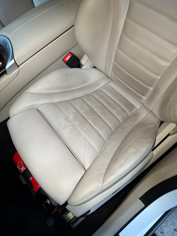 Mercedes GLC waspakket car cleaning detailing autoreiniging zetelreiniging wax coating coaten auto wassen interieurreiniging interieurpakket compleet leer leder lederen zetels reinigen voeden krassen polieren polijsten polijstpakket glans intens koplamprestauratie