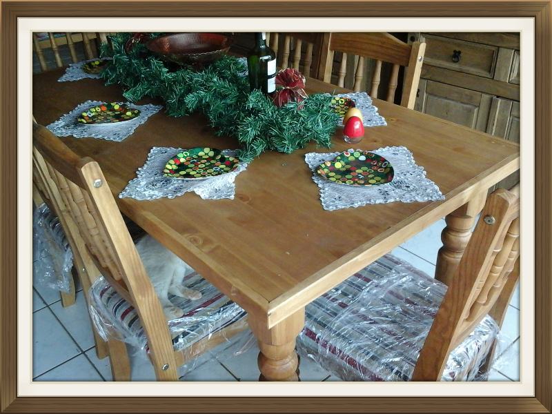Mesa de pinus com 6 cadeiras.jpg