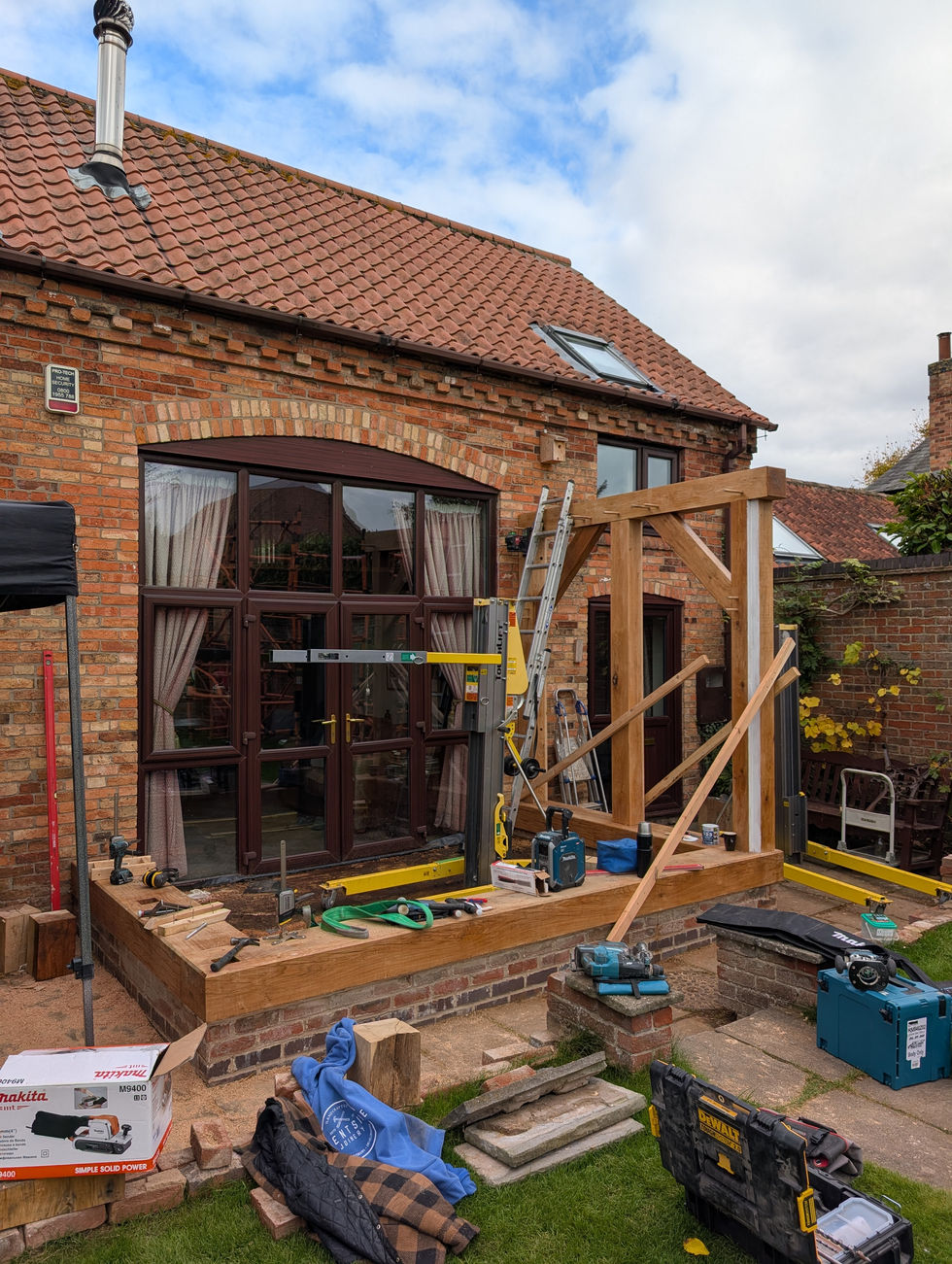 oak-frame-construction-process-mortise-and-tenon