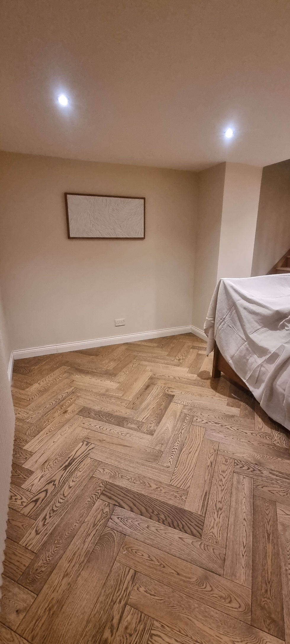 Solid wood herringbone flooring and skirting 9