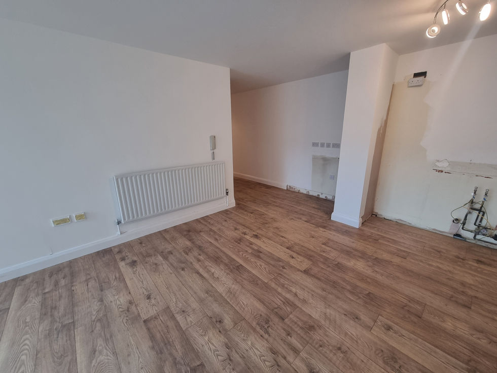 Continuous flooring and skirting 11