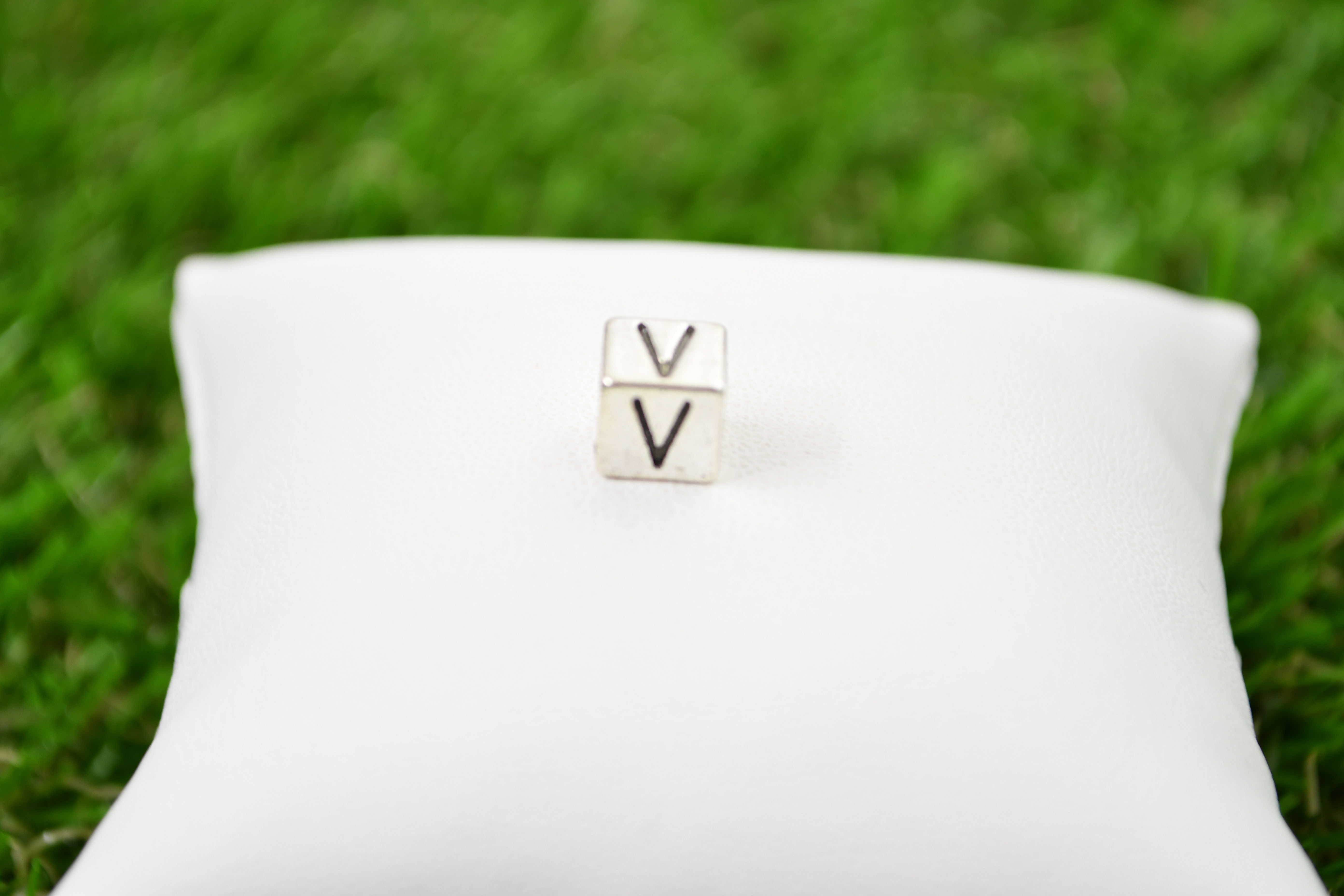 V Slider Cube Bead
