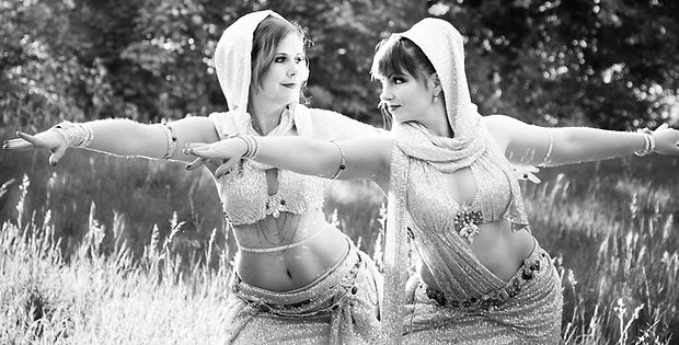 Runa Laiks und ihre Tanzpartnerin Neha