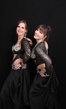 Das Tanzduo Larima bestehend aus Neha und Runa Laiks