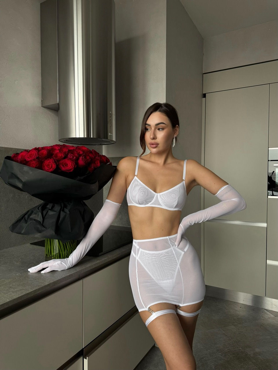 Miniatura: "Love Code" biały biustonosz, majtki, spódniczka z podwiązkami, rękaw