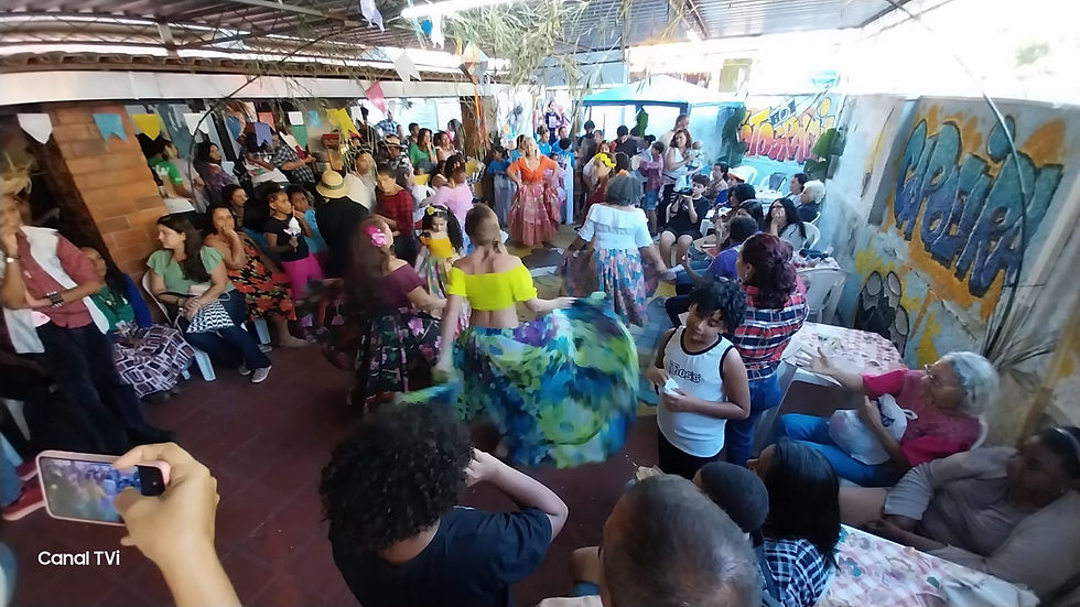 O bairro do Recanto, em Itaipuaçu, foi palco de uma animada festa junina nesta terça-feira, 16 de julho, promovida pelo programa Cultura de Direitos da Prefeitura de Maricá. Com início pontual às 13h, o evento reuniu moradores de todas as idades para celebrar as tradições juninas com muita cultura e diversão.