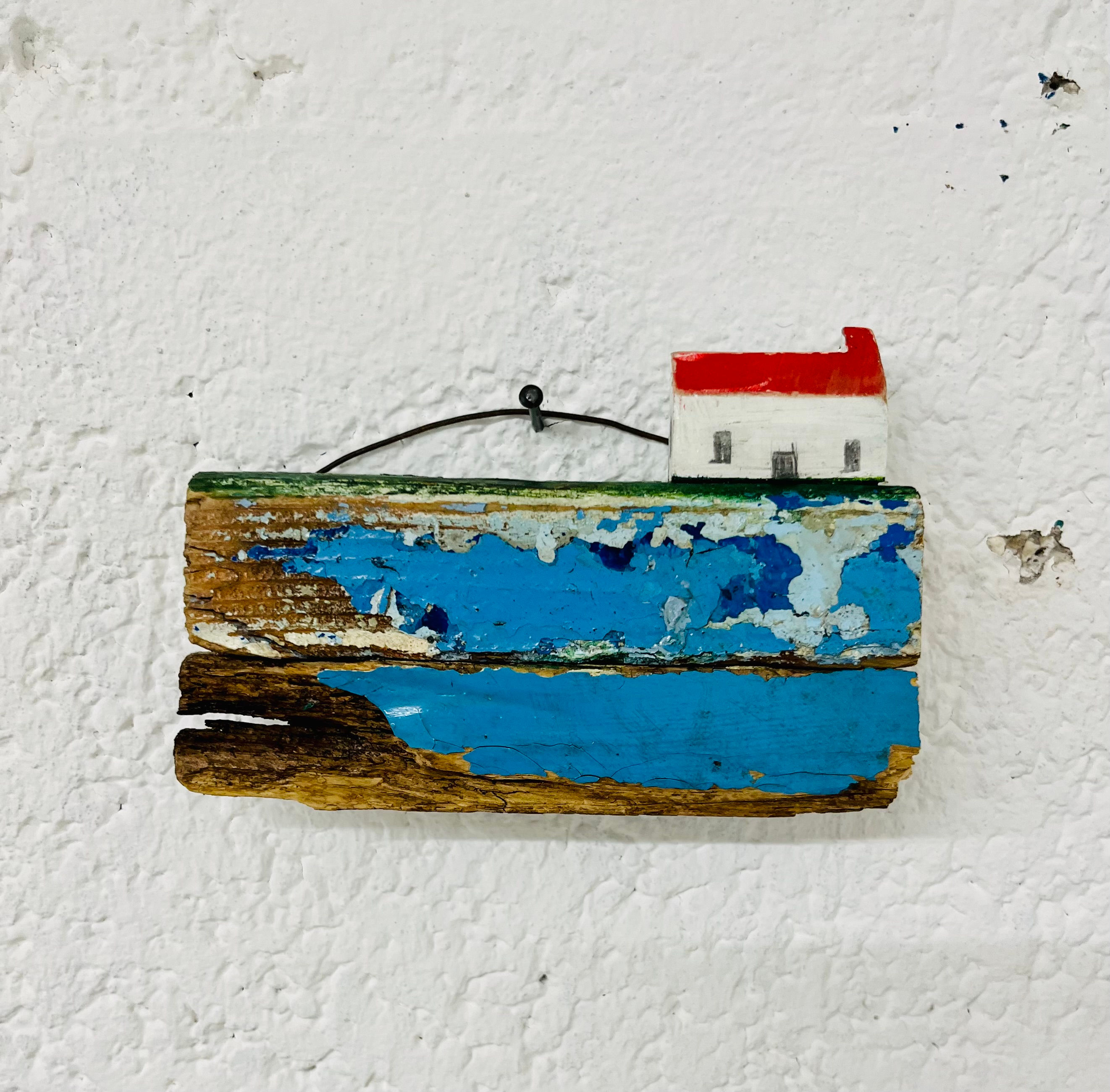 נוף בית על עצי סחף מהים