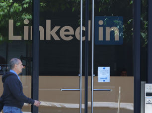 LinkedIn Ads vs contenido orgánico: cuál conviene para tu estrategia B2B