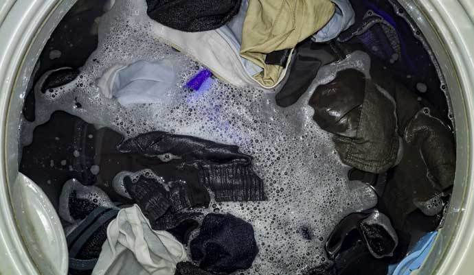 Usos sorprendentes para reutilizar el agua de la lavadora