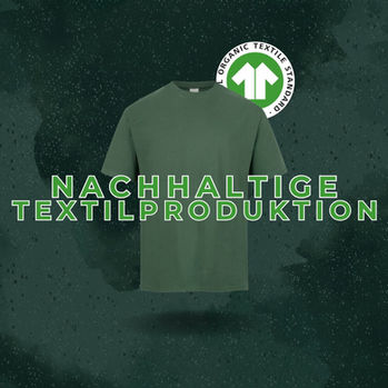 Grünes T Shirt auf grünem Hintergrund "Nachhaltige Textilproduktion" als Überschrift