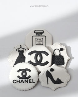 Імбирні пряники CHANEL.