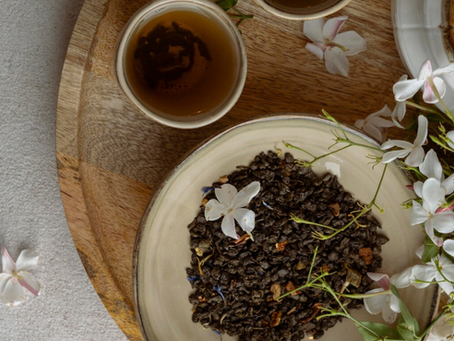 Le Thé au Jasmin Thaïlandais : Une Évasion Florale et Apaisante