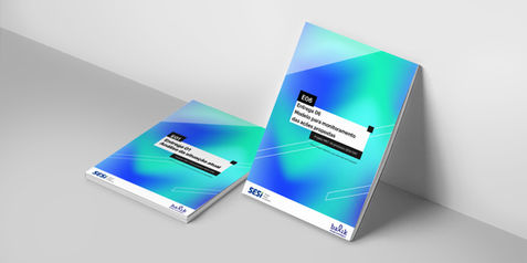 Publicação impressa com capa em azul e verde gradiente, destacando materiais técnicos desenvolvidos para a indústria