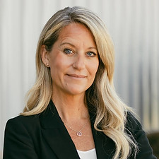 Dalena Wallace Headshot 2023_edited.jpg