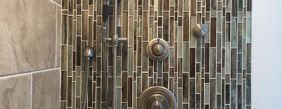 Mosaic show wall with body sprayers