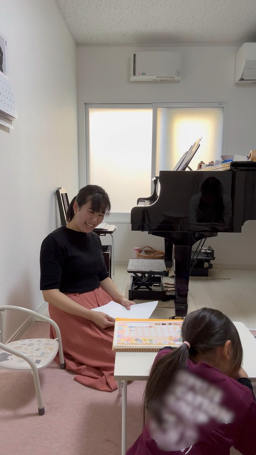４歳の知育ピアノレッスンでひとりでできることが増えた生徒さんの様子