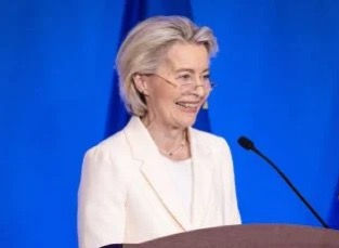 Líderes europeos hablan con Trump tras cumbre con Putin en Alaska para establecer mesas de diálogo con Ucrania