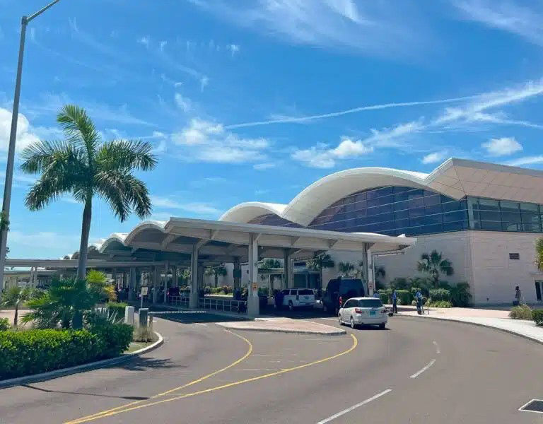 Nassau airport car rental pickup and drop-off service