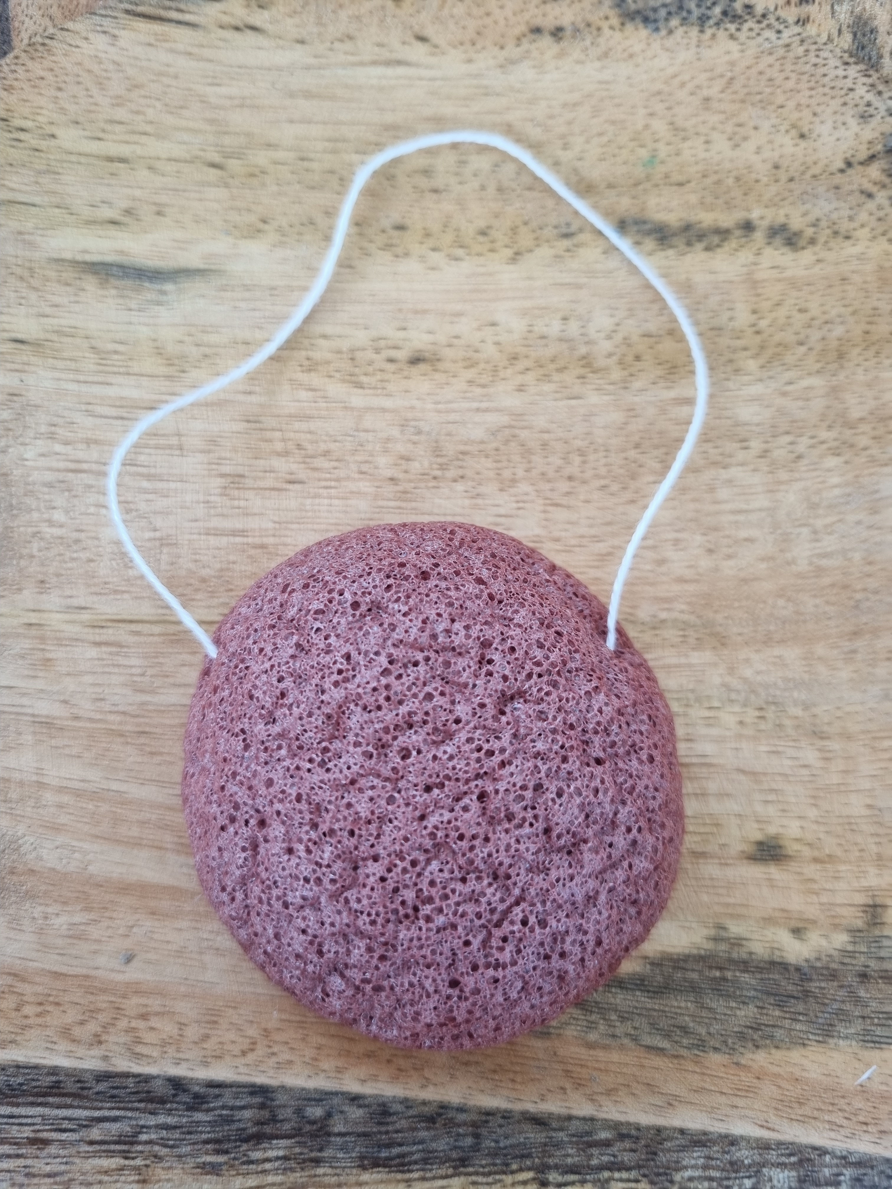 éponge konjac visage argile rouge