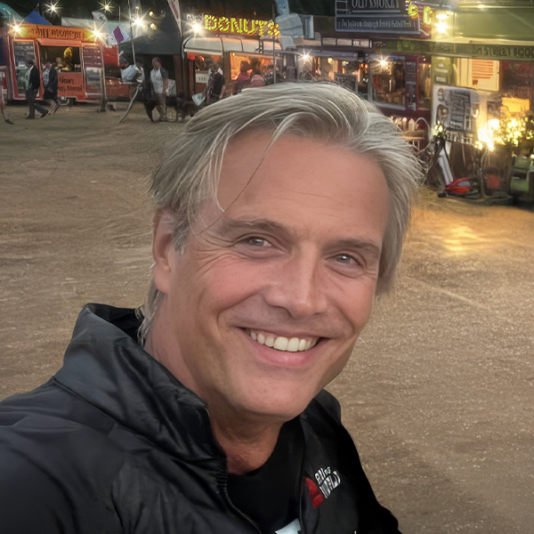 Writer: Simon Thomas