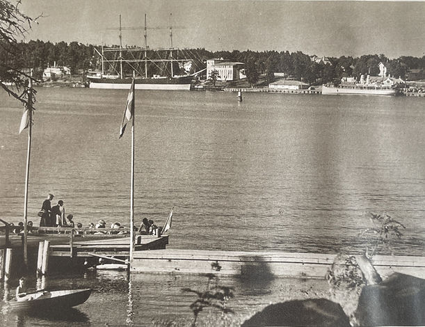 Möckelö brygga.jpg