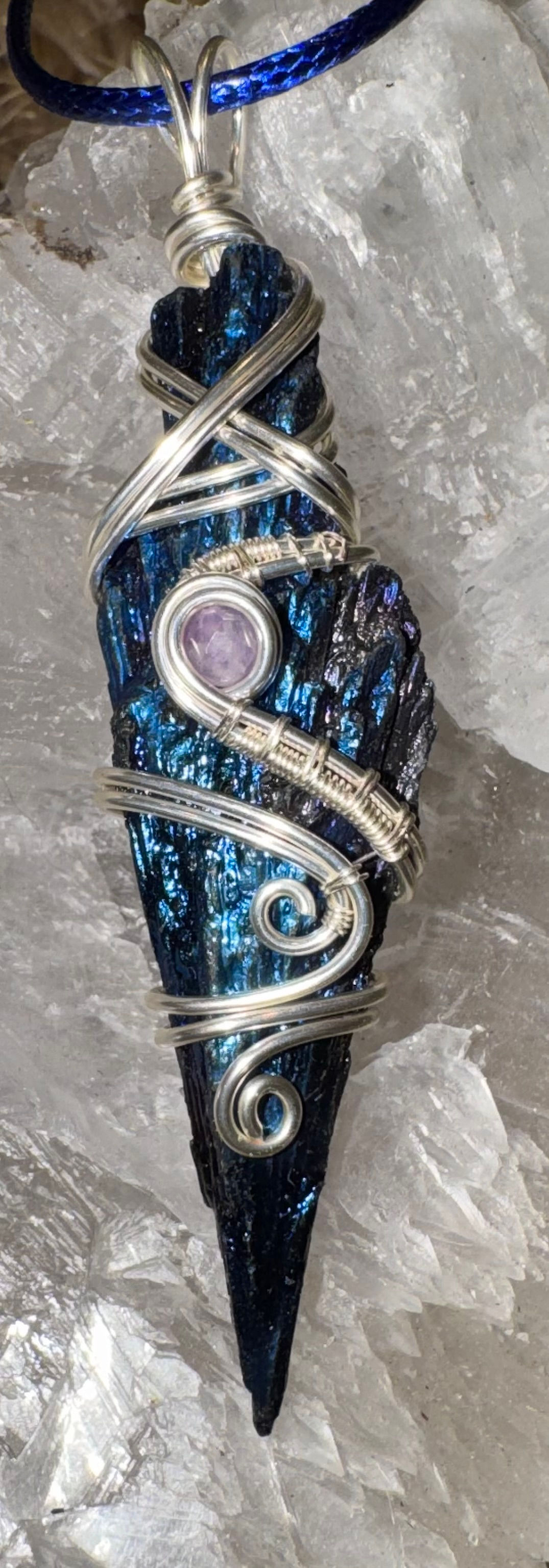 LUNA & GRACE TITANIUM AURE BLACK KYANITE w/LEPIDOLITE gemmy