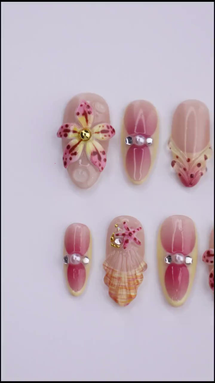 Thumbnail: Spring Shoreline Press On Nails | Starfish & Seashell 3D Floral Design in Medium
