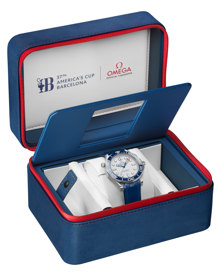 Thumbnail: Omega Seamaster Diver 300M 42 mm, steel on rubber strap, Stainless Steel