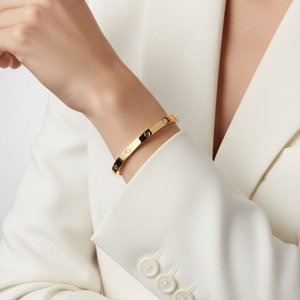 Thumbnail: Small 4 Diamonds Love Bracelet