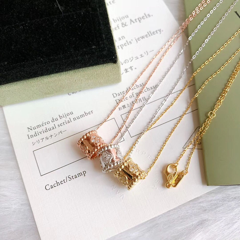 Thumbnail: Perlée Clovers Pendant Necklace