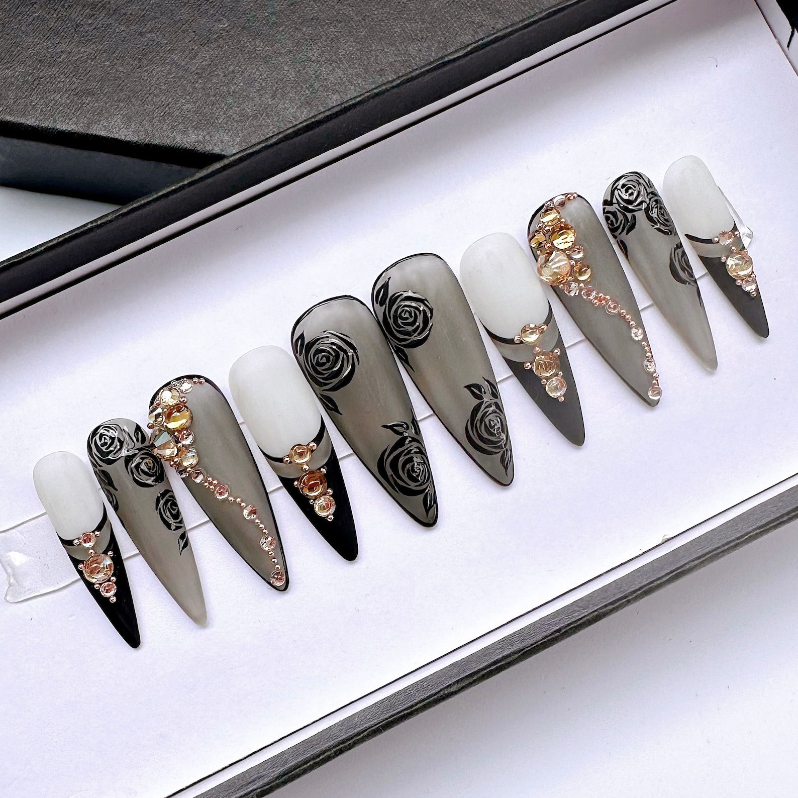 press on nails, custom nails, fake nails, Nails Art