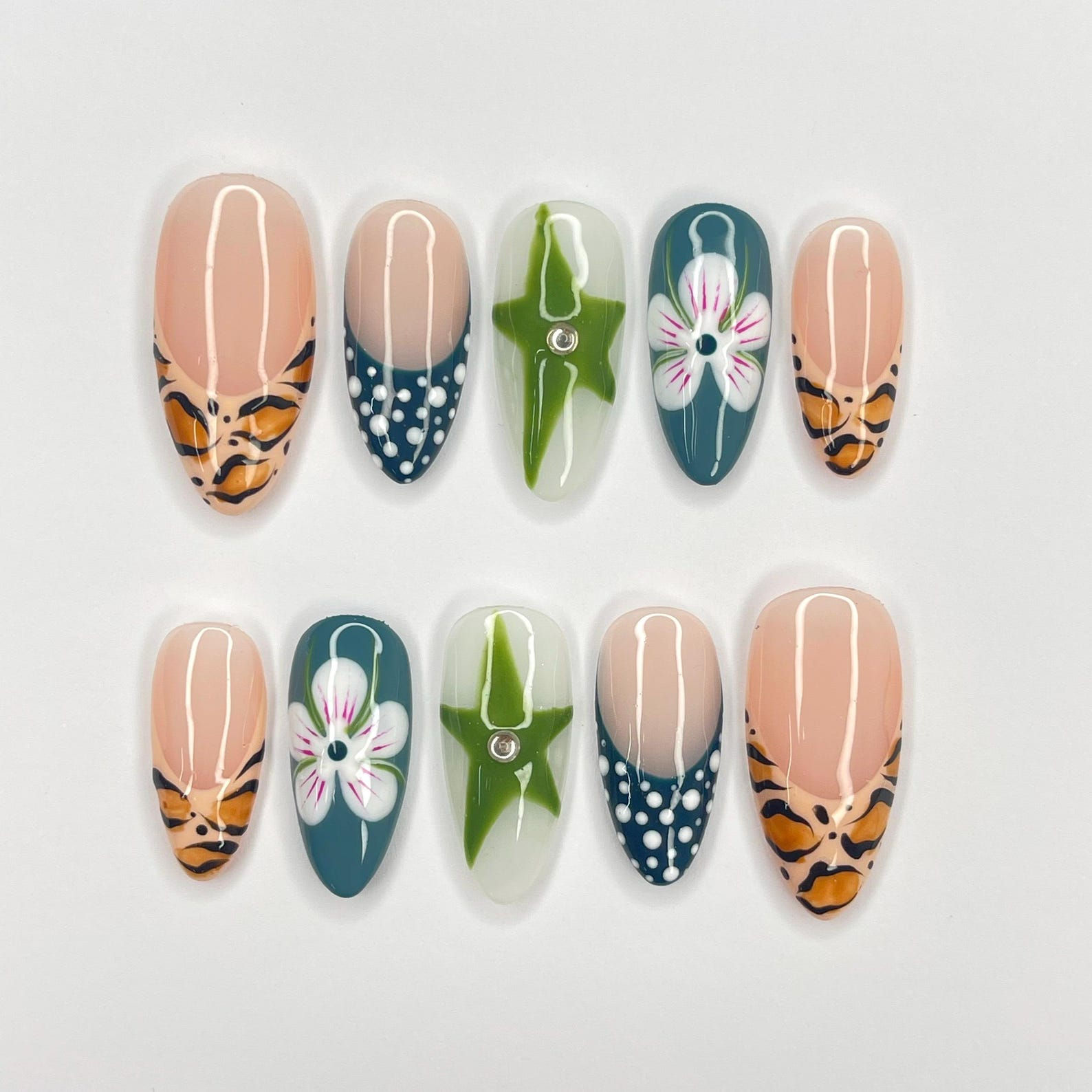 press on nails, custom press on nails, fake nails, Nails Art