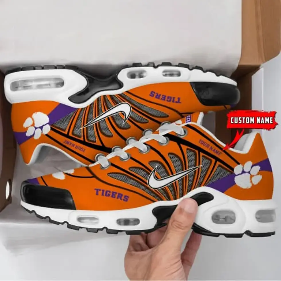 Thumbnail: CT NCAA Air Max Plus Shoes - Limited