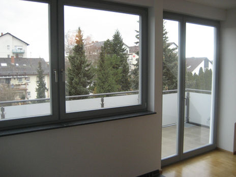 Sicht auf Terrasse in neuer Wohnebene im Dachgeschoss