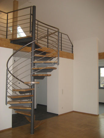 Spindeltreppe in Wohnebene im Dachgeschoss