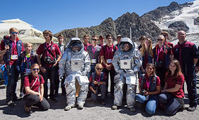 JuniorResearchers_withAnalogAstronauts_OeWF-PaulSantek.jpg