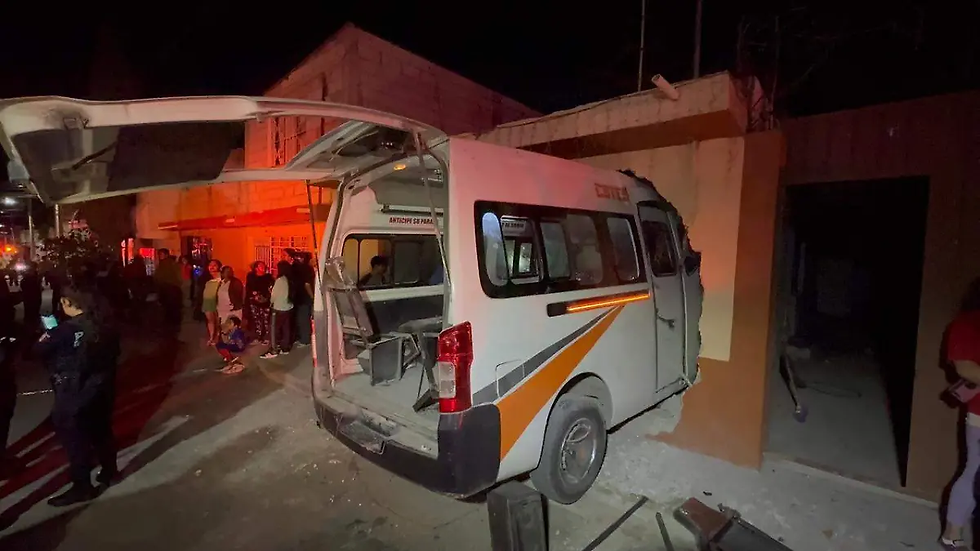 Choque de combi contra una vivienda deja más de 10 personas lesionadas en Tehuacán