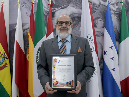 Investigador de la BUAP recibe premio por su trayectoria en biología de la reproducción