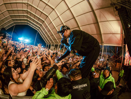 Alemán enciende la Feria de Puebla 2026 con un show explosivo y lleno de invitados