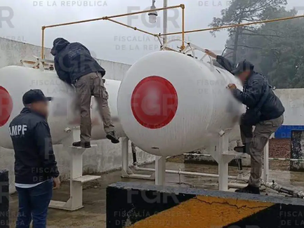 Operativo de la FGR: Catean Estación de Gas L.P. en Zacatlán y Aseguran más de 6 Mil Litros de Combustible