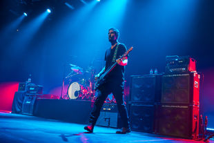 Dogstar (Keanu Reeves) live in London