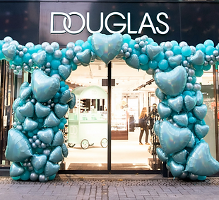 douglas-schildergasse-balloninstallation-koeln-chrollo-balloon_edited.png