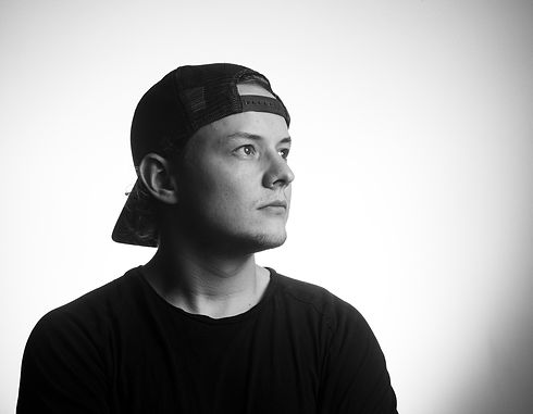 Mustavalkokuva Jeremias Setälästä_Studiokuva